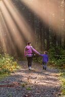 Unterstützung für erschöpfte Mütter und Kinder