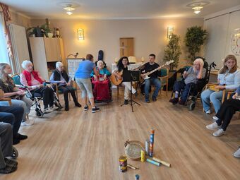 Musiktherapie: Unterstützung der Heilung bei Demenz- und Palliativpatienten im „Sonneck Harzfriede“ in Wernigerode